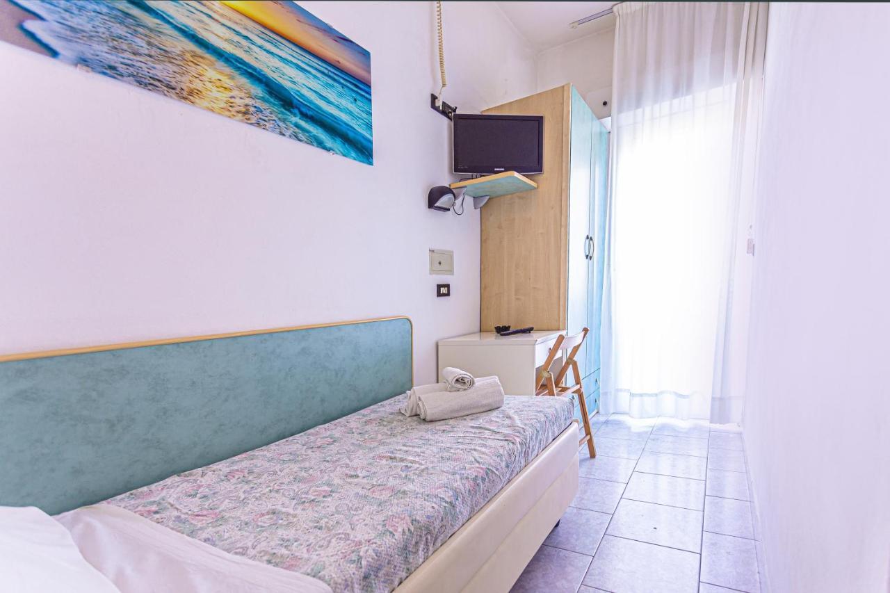 Hotel Continental Bellaria-Igea Marina Exterior foto