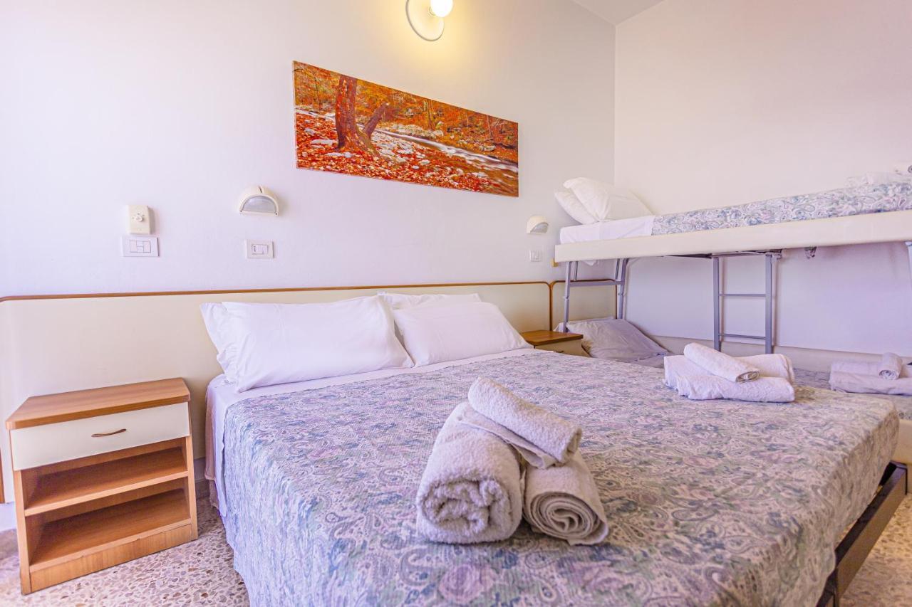 Hotel Continental Bellaria-Igea Marina Exterior foto