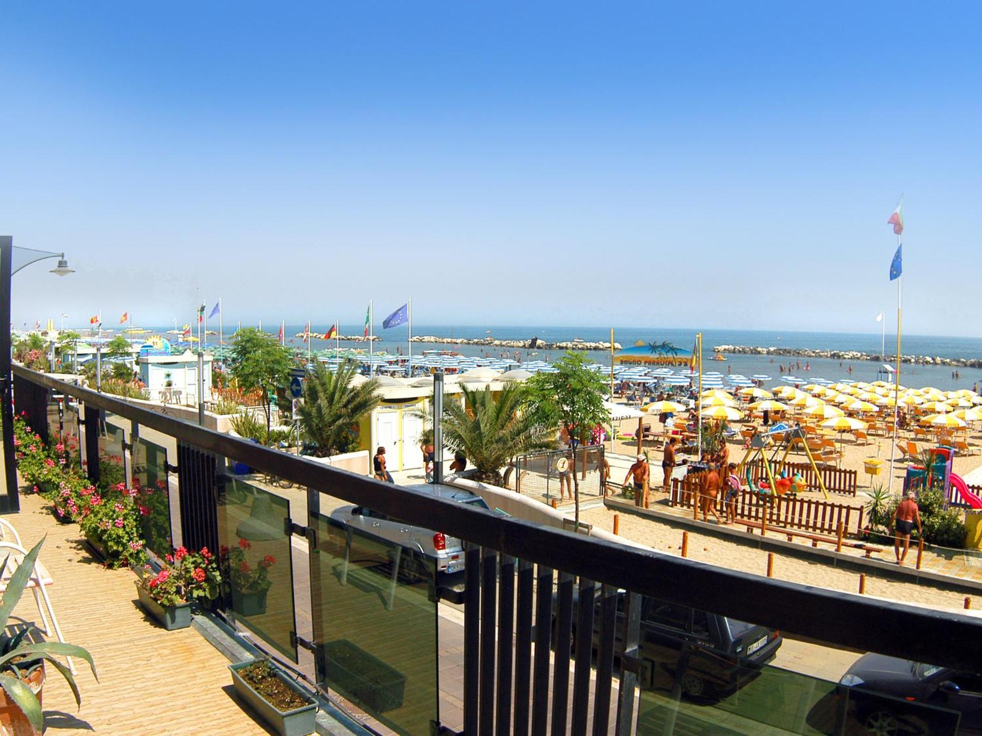 Hotel Continental Bellaria-Igea Marina Exterior foto
