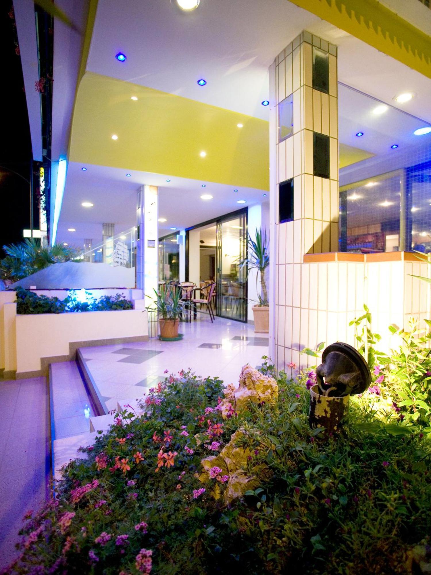 Hotel Continental Bellaria-Igea Marina Exterior foto